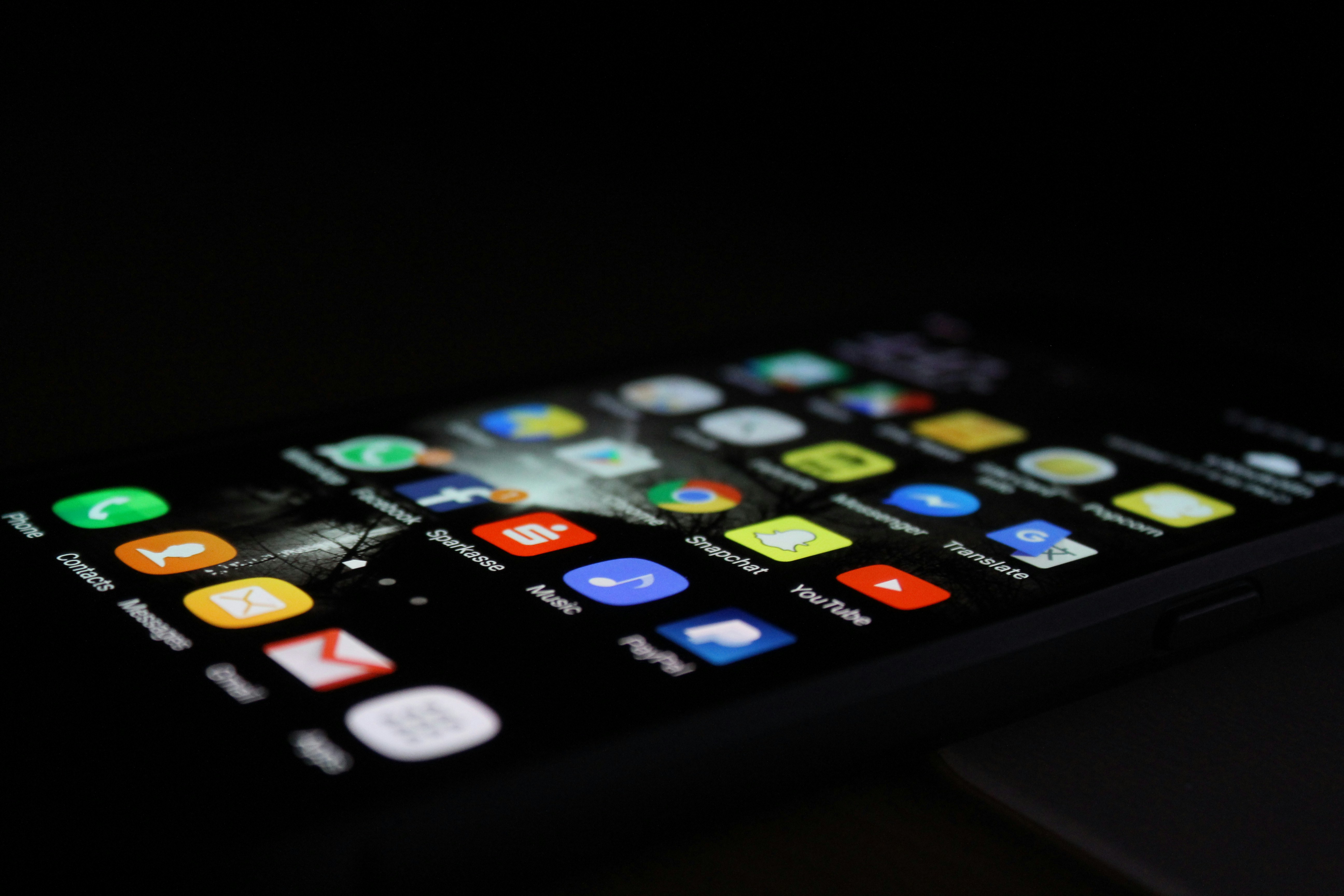 Smartphone screen displaying app icons.